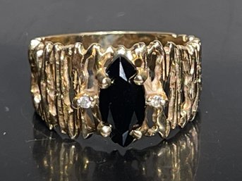 10k Gold Ladies Ring Black Stone Tiny Diamonds Size 5.5 Weigh 3.8 Grams