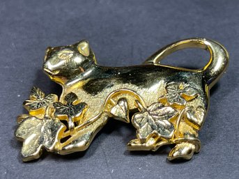 Vintage 1980s Gold Tone Brooch Of Cat