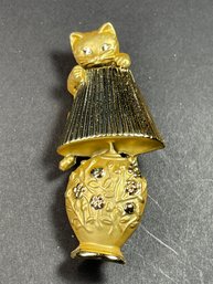 Vintage Gold Tone Brooch Cat On Table Lamp