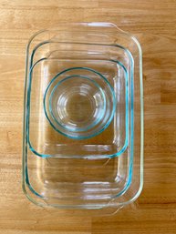 5 Pyrex Bakeware Various Sizes, A 15x10x2in, A 13x9x2in, An 8x8in Square, A 1Qt. Round &  A Baby 1 Cup'r Round