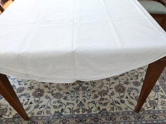 Crisp Oval White Tablecloth