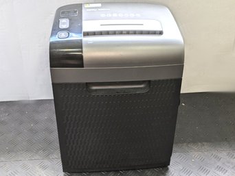 Royal 1630MC 16-sheet Microcut Paper And CD Shredder