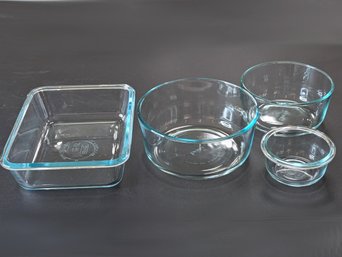 Assorted Pyrex Cookware