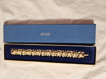 Beautiful Avon 1970's Faux Pearl Gold Tone Leaf Design Bracelet In Original Box