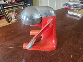 #122 - Vintage Art Deco 'Juice King' Cast Iron Juicer In Good Working Condition.