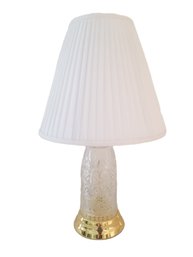Small Vintage Etched Glass Table Lamp With Brass Tone Base