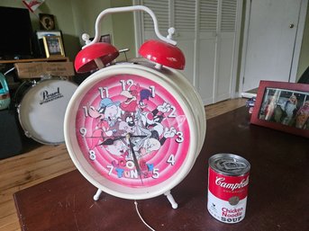 #85 - Vintage 1994 Looney Tunes Giant Alarm Clock Works And Tells Time. 1994 Warner Brothers  Made By Westclox