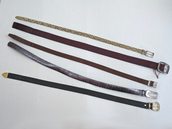 Wow Assortment Of 5 Belts