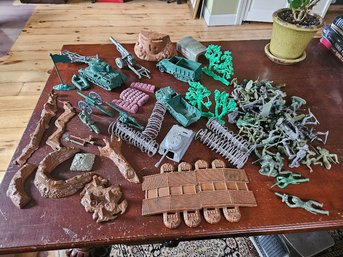 142 - Huge Lot Of Vintage 1960s Marx Battleground Playset Figurines And Components