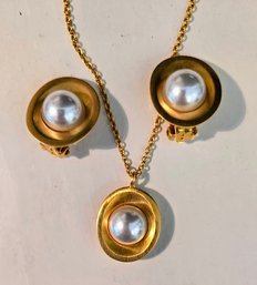 Beautiful Nested Pearls In Brushed Gold Setting - Clip Back Earrings And Necklace