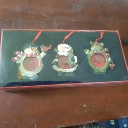 #115 - Set Of 3 Christmas Ornament Picture Frames New In Box