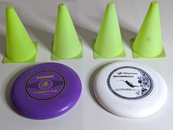 Play Frisbee And 4 Cones For Play