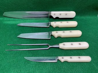 (4) Kitchen Cook Knives And (1) Fork. CP FRANCE. Serrated Tips. Pre-owned Estate Knives.