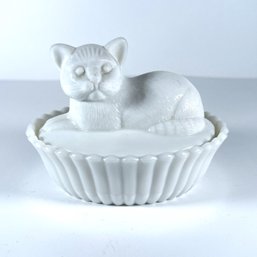 Vintage Westmoreland Milk Glass Cat On A Basket Oval Trinket Dish