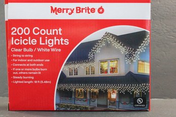 6 Sets - Retail Price $18.99 Each - MERRY BRITE 200 Count Icicle Lights - Clear Bulbs / White Wire - NEW !