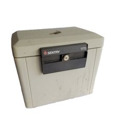 Sentry 1170 Fireproof Safe With Set Of Keys- Large