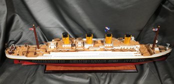 Fantastic Very Large 40' TITANIC Ship Model - Highly Detailed - On Custom Wooden Base - Very Nice Display