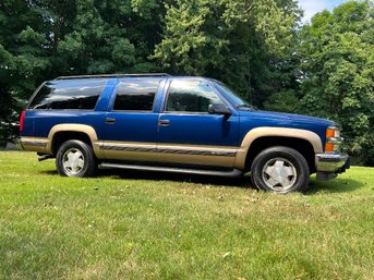Estate Vehicle - 1999 Chevrolet Suburban LS - CLICK THIS ITEM TO SEE VEHICLE AND 80 PHOTOS !