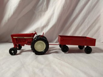 Vintage Ertyl  International Harvester Tractor And Trailer Cart Die Cast Toy Made In USA