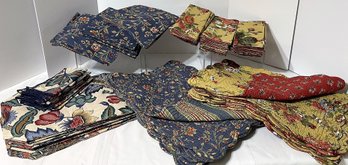 Large Lot Placemats & Matching Napkins (APPEAR NOT TO HAVE BEEN USED)