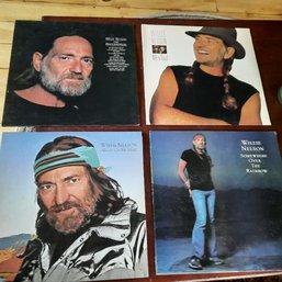 #128 - Lot Of 4 Vintage Willie Nelson Record Albums In Excellent Playing Condition.