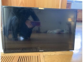 Samsung 27' HD TV With Wall Mounting Bracket
