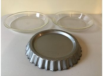 Pyrex 11 Inch Pie Plates, Ecko Bakers Secret Scalloped Crust Pan