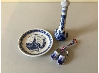 Blue/White Diminutive Pieces