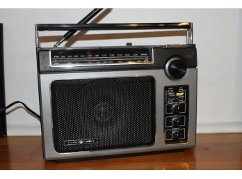 Vintage Working General Electric Portable Radio