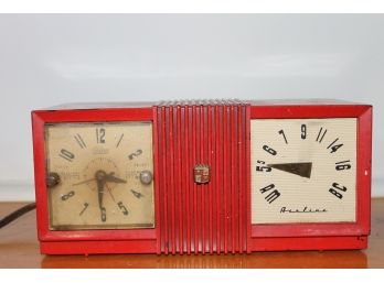 Vintage Working Airline Clock Tube Radio Model  GSL-1581A In Rare Red By Montgomery Ward