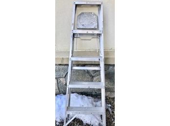 Sturdy Metal 4 Step Ladder