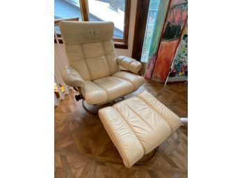 Ekornes Leather Reclining Chair And Ottoman 33x27x34