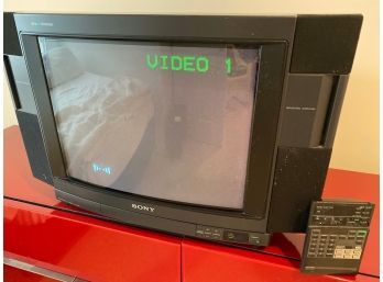 Sony Trinitron KV-20HFR  20in Color TV Vintage Television Great For Arcade Atari Nintendo Games Remote