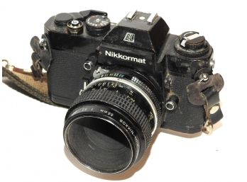 Rare Vintage Nikkormat 35 Mm Camera With Lens