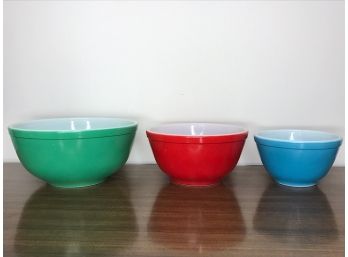 Set Of Three Vintage Pyrex Bowls
