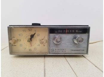 Vintage General Electric Transistor Radio