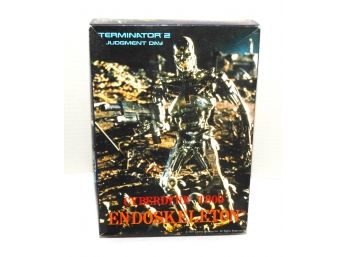 Sealed 1991 Terminator Cyberdyne T8oo Endoskeleton 1/9 Scale Model Kit
