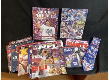 NY Giants Magazine And Tie And Pin
