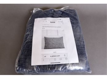 Pottery Barn Teen Twin Size Soft Chambray Duvet Cover And Sham (RETAIL $129)