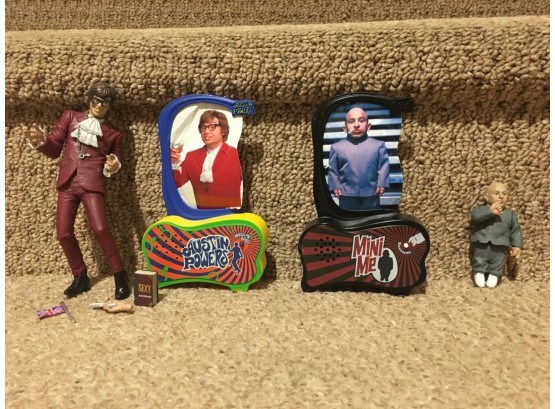 Austin Powers And Mini Me Action Figures With Stands
