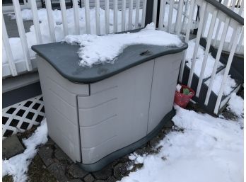 Rubbermaid Outdoor Storage Container