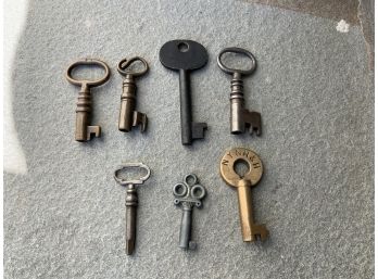 Antique Key Lot ~ 7 Keys ~ Very Cool