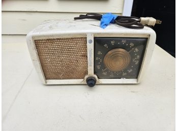 Auction Item #52: Vintage Consoltone AM Tube Radio For Parts Or Restoration.