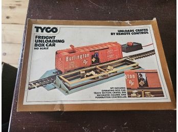Auction Item #50: Vintage Tyco No. 930 HO Scale Freight Unloading Boxcar In Original Box