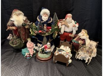 S65  Lot Of Santa Claus Figures - With Items