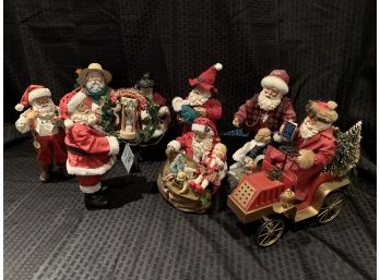 S50  Lot Of Santa Claus Figures - In Car