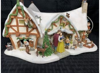 G41 Disney Snow White & The Seven Dwarfs Cottage