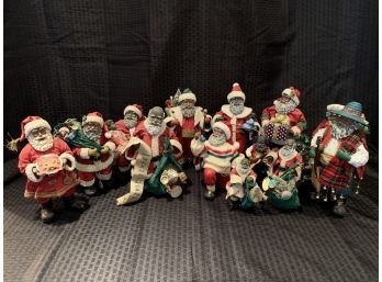 S66  Lot Of Santa Claus Figures - Ethnic