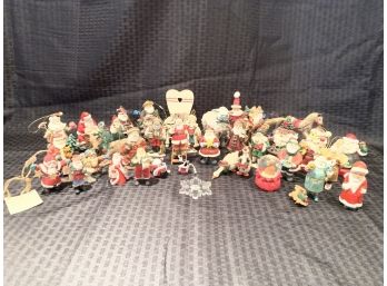 S67  Lot Of Santa Claus Figures - Small Figures & Ornaments