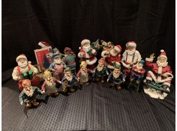 S72  Lot Of Santa Claus Figures - Working